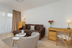 Two Bedroom Apartment in Gdańsk with Desk for Remote Work and Bathtub by Noclegi Renters